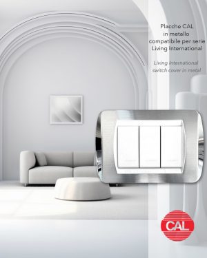 Placca compatibile BTicino Living Light cromo lucido e cromo satinato ambientata CAL
