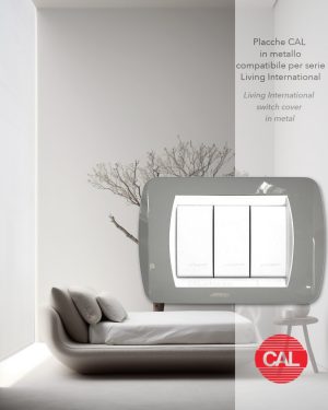 Placca compatibile BTicino Living Light grigio nardo lucido ambientata CAL