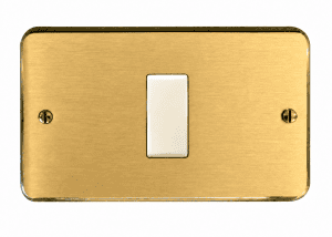Placca CAL compatibile BTicino Magic in ottone satinato con bordi lucidi e un comando bianco